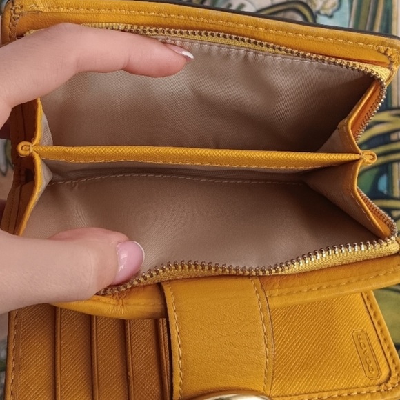 Coach Y2K Soho accordion buckle bifold wallet - Picture 7 of 12